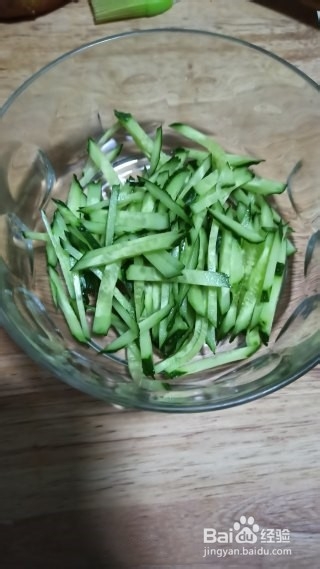 怎么做一道黄瓜拌海蛰头