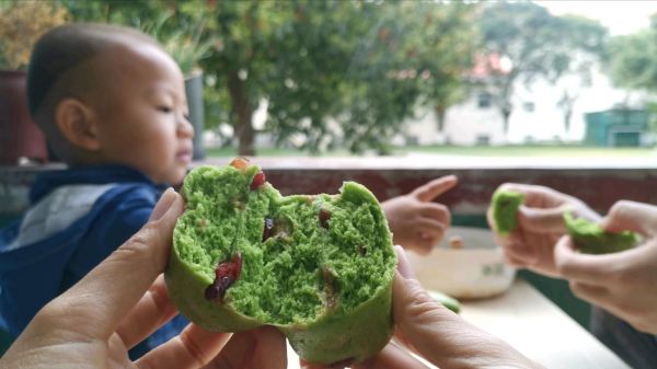 #美食视频挑战赛# 菠菜蔓越莓馒头