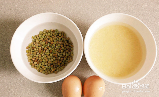 养生美容的鸡蛋绿豆小米粥