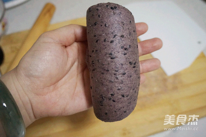 营养的黑芝麻紫米吐司