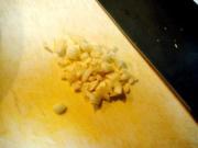 怎样自制宵夜绿酱虾球螺丝面