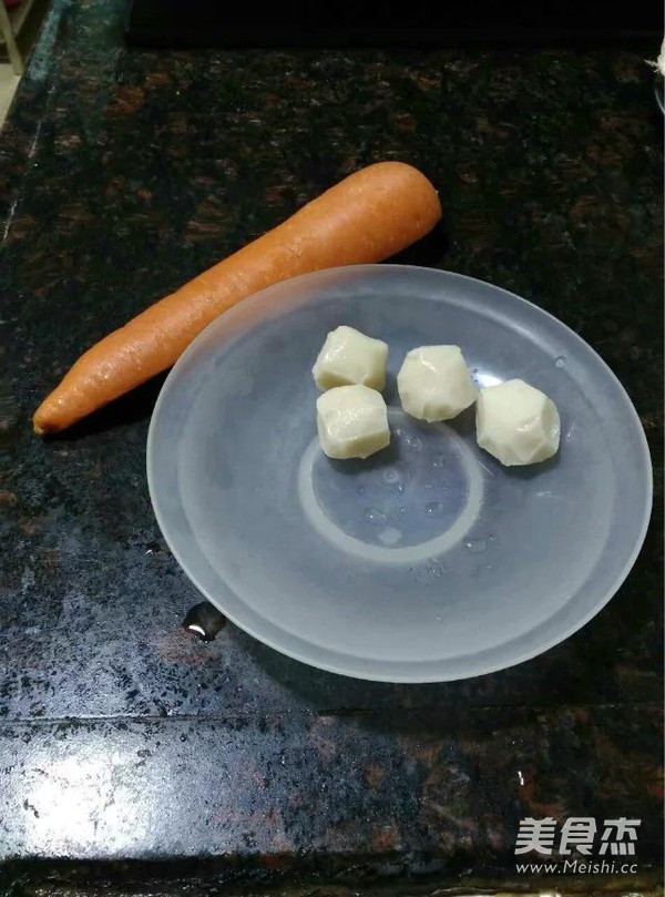 鱼蛋胡萝卜炒面