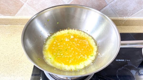 丝瓜炒鸡蛋虾仁