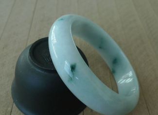 翡翠镯子如何鉴定