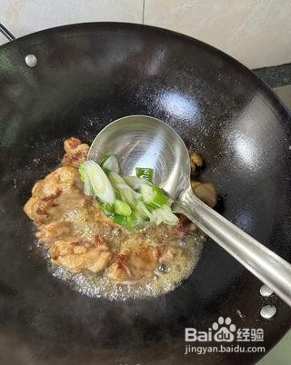 葱油鸡腿焖饭怎么做？