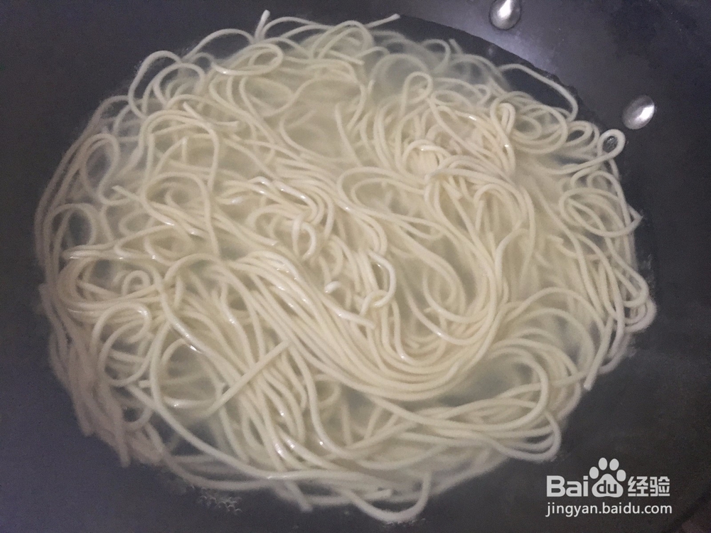 重油火腿肠炒面怎么炒