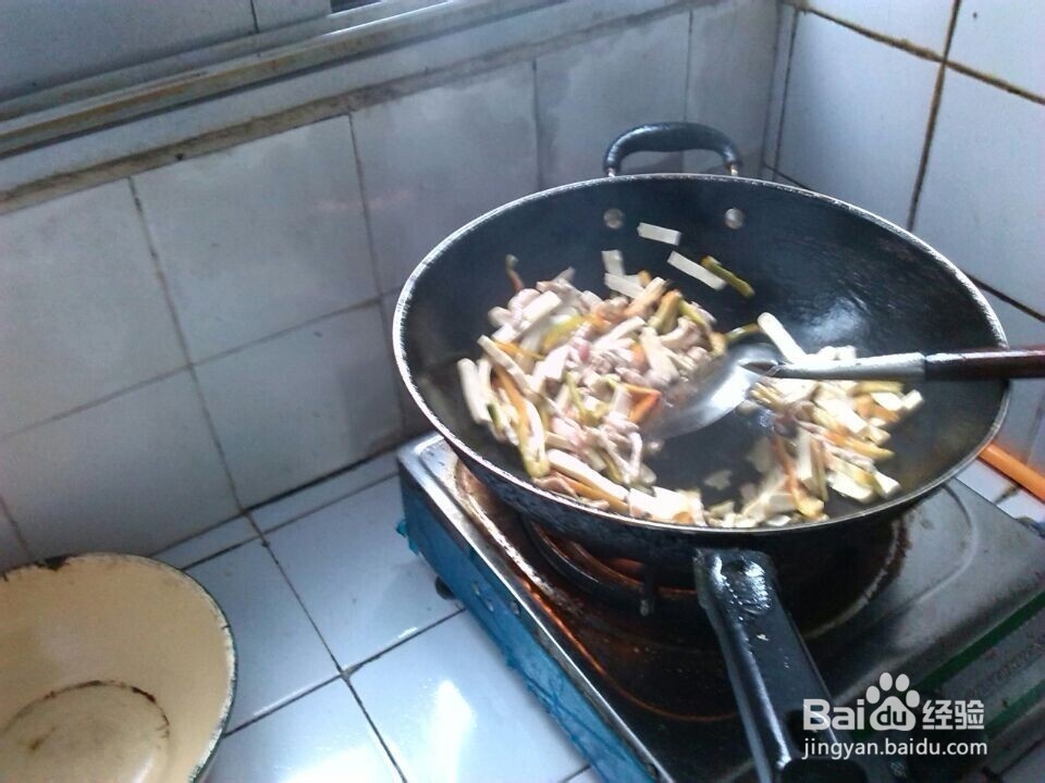 怎样制作美味的香干炒肉?
