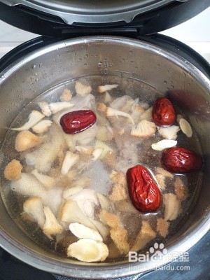 猴头菇炖鸡汤怎么做