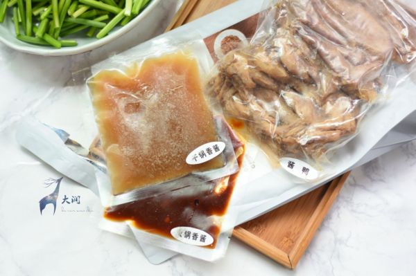 蒜台干锅鸭掌#食光社干锅鸭#