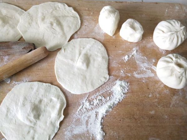 经典韭菜鸡蛋虾皮馅饼