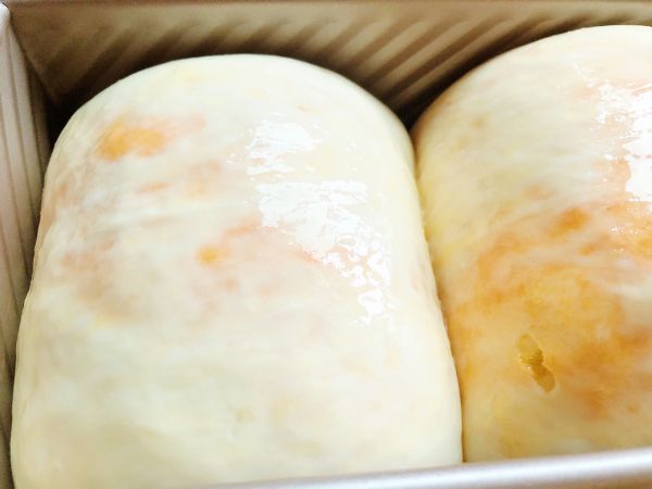 咸蛋黄肉松吐司