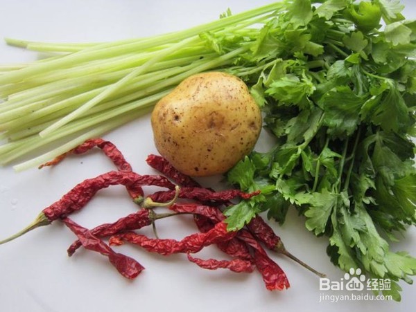 毛芹菜炒土豆的做法