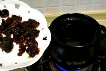 怎么做红枣桂圆煮鸡蛋甜汤。