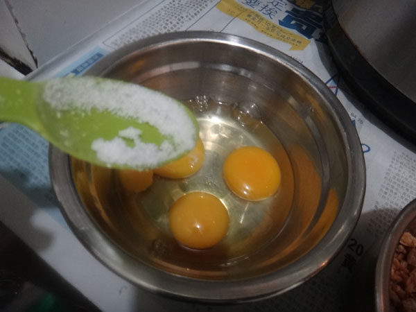 宝宝营养必备——菜脯煎土鸡蛋