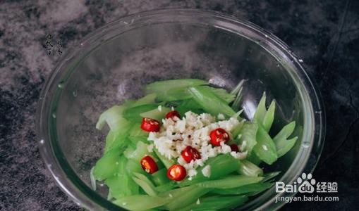 凉拌蒜香西芹