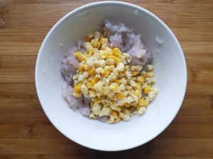 玉米虾饼制作过程