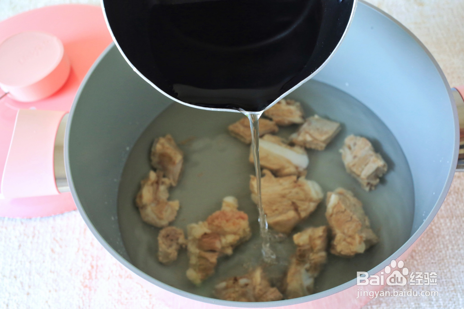 玉米豌豆排骨汤的做法