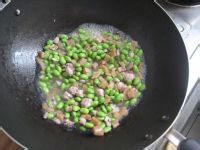 如何制作好吃又好看的萝卜干烧毛豆