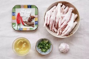 香辣红烧鸡爪的美味做法