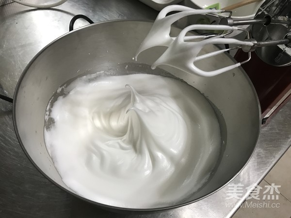 朗姆酒葡萄干戚风蛋糕