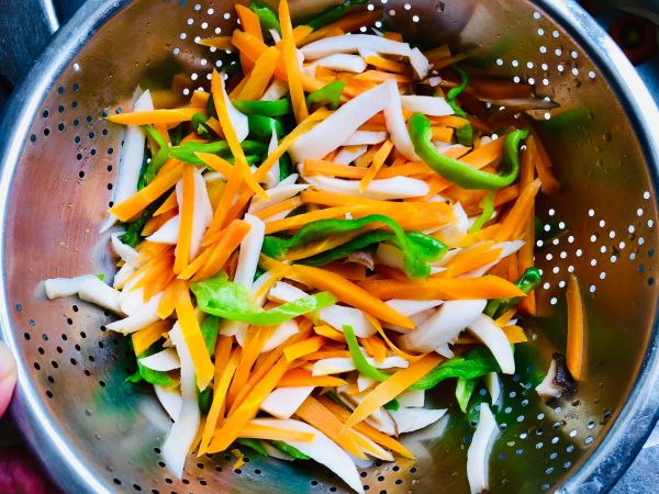 凉拌杏鲍菇胡萝卜