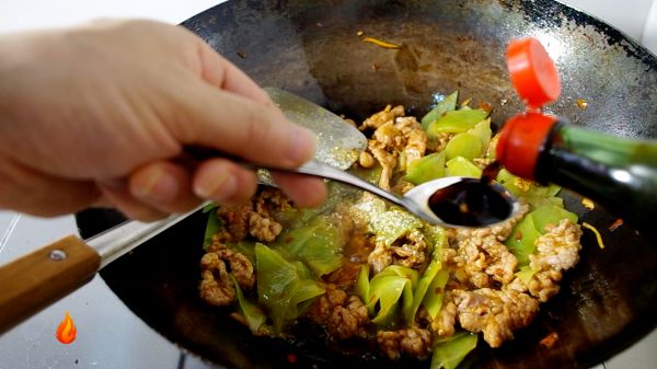 先炒莴笋还是炒肉