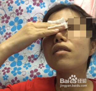 怎么用化妆棉抹化妆水爽肤水柔肤水