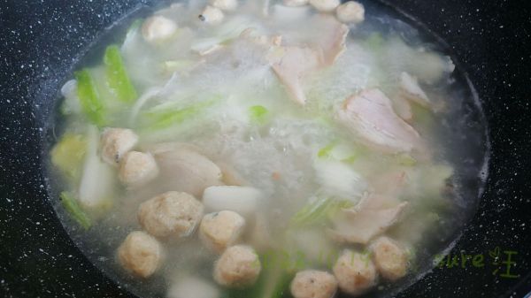 白菜鱼丸肉片汤