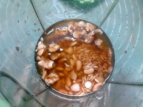 黑米燕麦杏仁核桃露