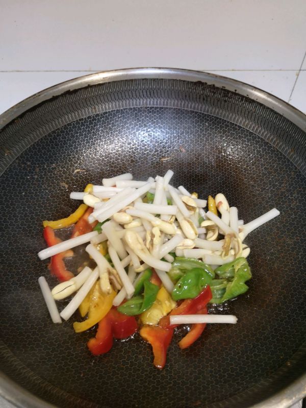 培根炒彩椒花生芽