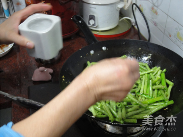 豆角炒烧肉的做法