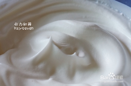 怎样做草莓彩绘戚风蛋糕卷