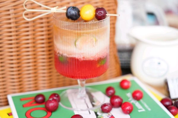 蔓越莓椰奶冰咖啡