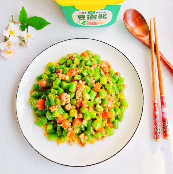 酱香豆角炒肉末