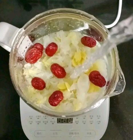 白果百合银耳汤