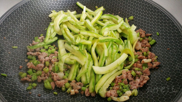 香芹肉酱烧瓜条