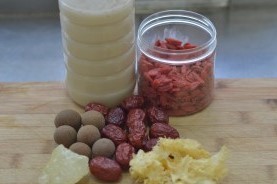 怎么做红枣银耳羹?