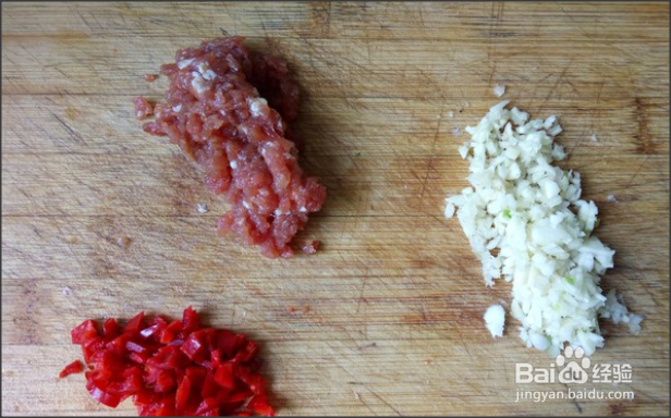 如何做出一道蒜香肉末蒿菜