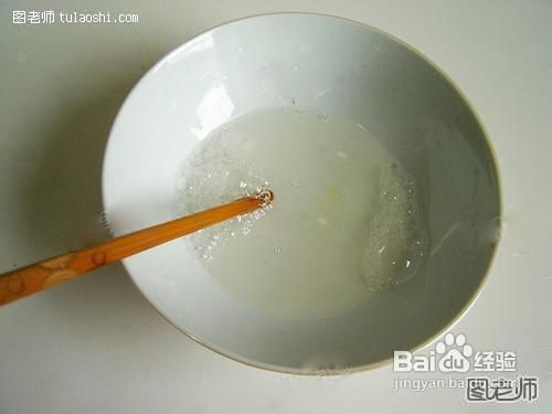 如何清理厨房瓷砖的污渍
