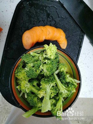 健康养生佳品胡萝卜西兰花的做法