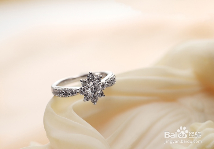 订婚戒指和结婚戒指有什么不一样