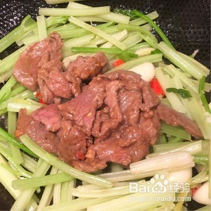 家常香芹炒牛肉