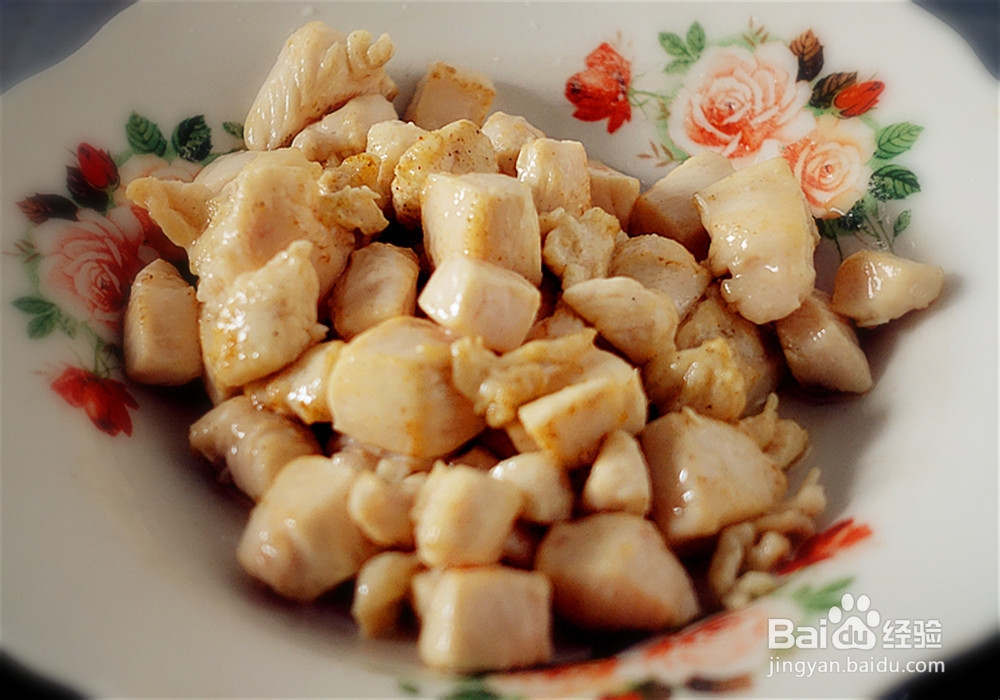 如何制作酱香浓郁的酱爆鸡丁