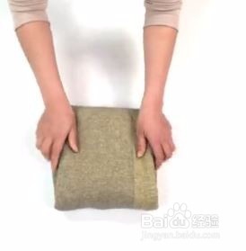这样叠毛衣不会散,让你轻松省出一个衣柜的空间