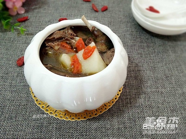 美味的山药乳鸽汤