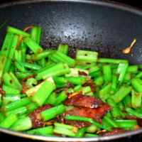粤菜腊肠炒芹菜