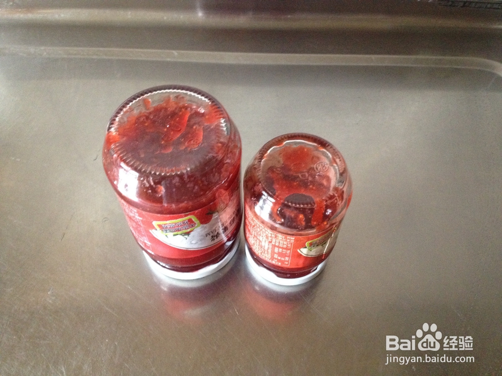 <b>自制草莓酱做法——草莓+柠檬+白糖+火=草莓酱</b>