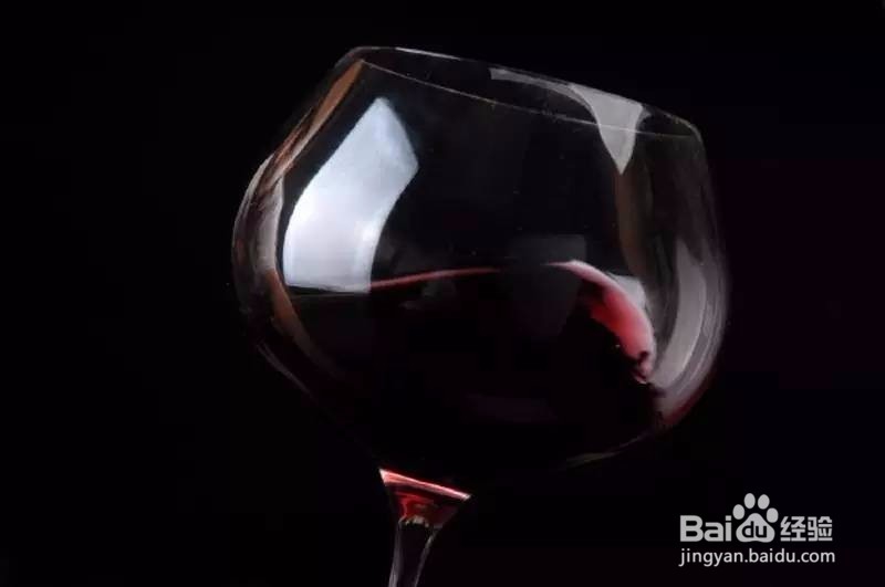 喝葡萄酒为什么要摇杯