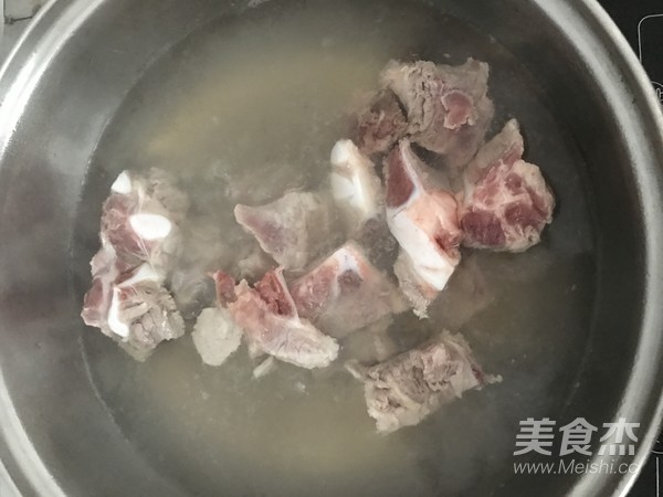 萝卜排骨汤的做法