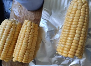 怎样做出美味的锡纸烤玉米步骤